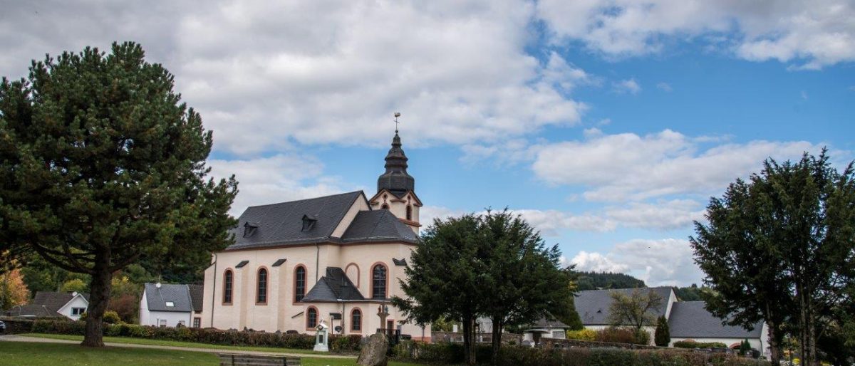 Ansicht auf die Kirche Butzweiler